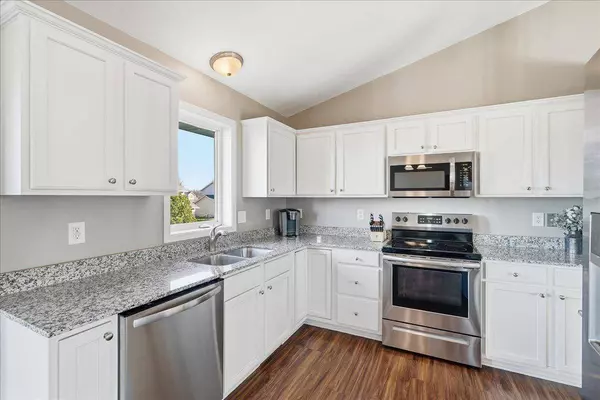 820 River TER, Prescott, WI 54021