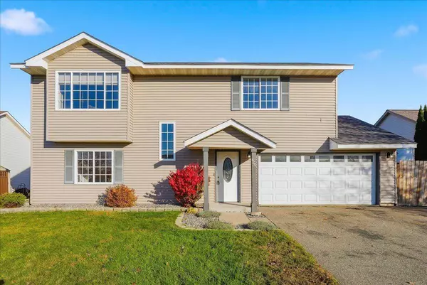 820 River TER, Prescott, WI 54021