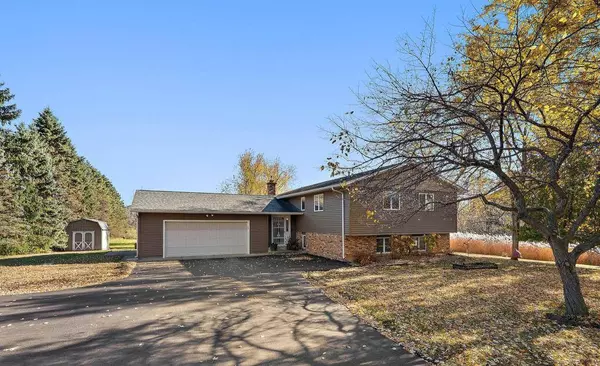 967 Sherman Rd, Hudson, WI 54016-8328