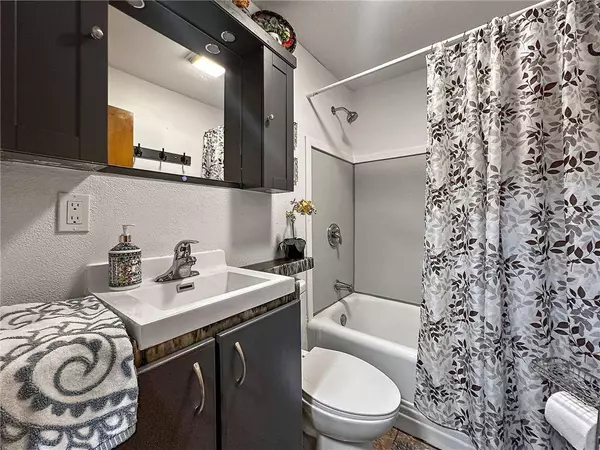 112 4th St NW, Ortonville, MN 56278-1362