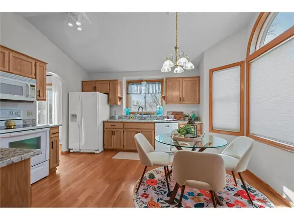 819 Moonlight Pl, Woodbury, MN 55125-8545