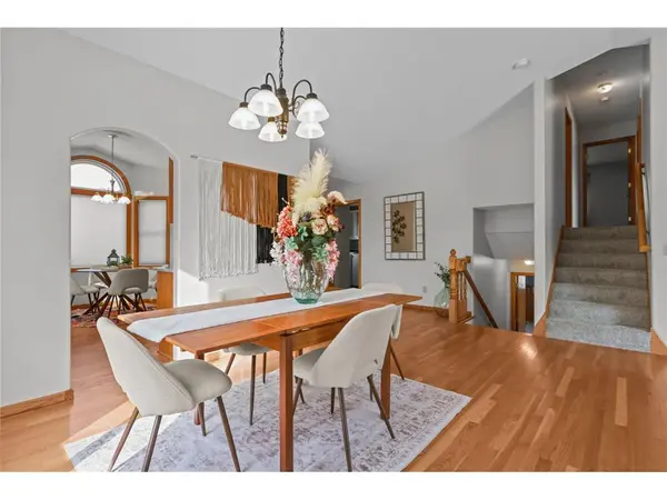 819 Moonlight Pl, Woodbury, MN 55125-8545