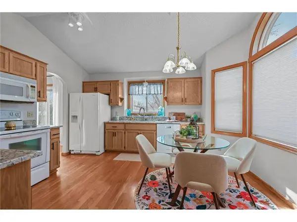 819 Moonlight Pl, Woodbury, MN 55125-8545