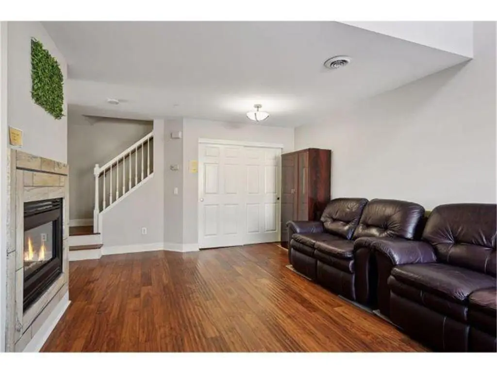8909 Peep O Day Trl, Eden Prairie, MN 55347-2186