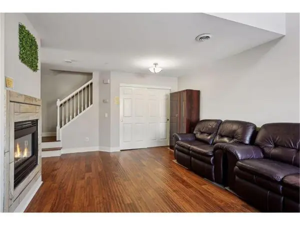 8909 Peep O Day Trl, Eden Prairie, MN 55347-2186