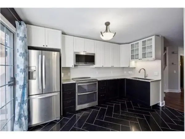 8909 Peep O Day Trl, Eden Prairie, MN 55347-2186