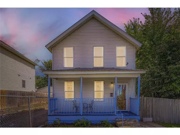 890 Duchess St, St Paul, MN 55106-3808