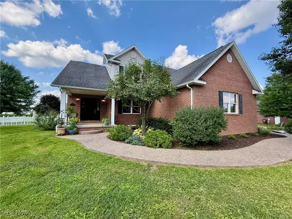 4 Julie LN, Marietta, OH 45750