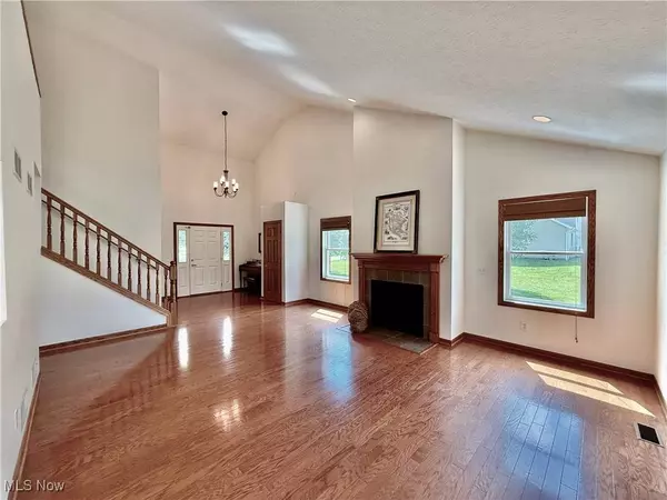 4 Julie LN, Marietta, OH 45750