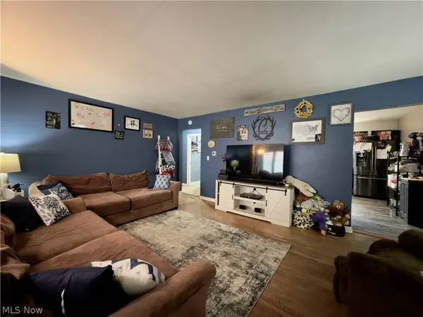 205 40th ST, Vienna, WV 26105