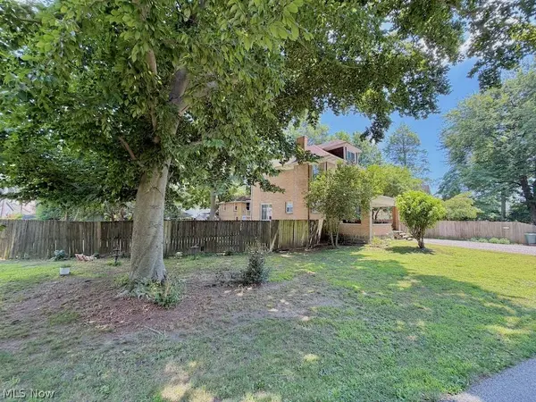2714 Riverview DR, Parkersburg, WV 26104