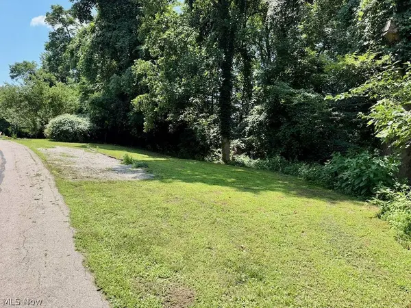 2714 Riverview DR, Parkersburg, WV 26104
