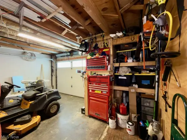 29 Hickory DR, Little Hocking, OH 45742