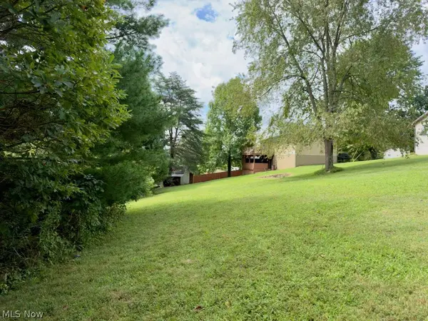 29 Hickory DR, Little Hocking, OH 45742