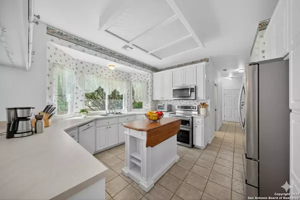 801 Gallagher, Canyon Lake, TX 78133