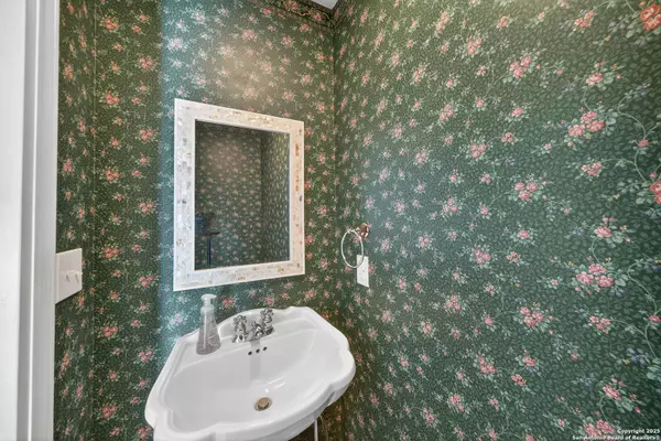 801 Gallagher, Canyon Lake, TX 78133