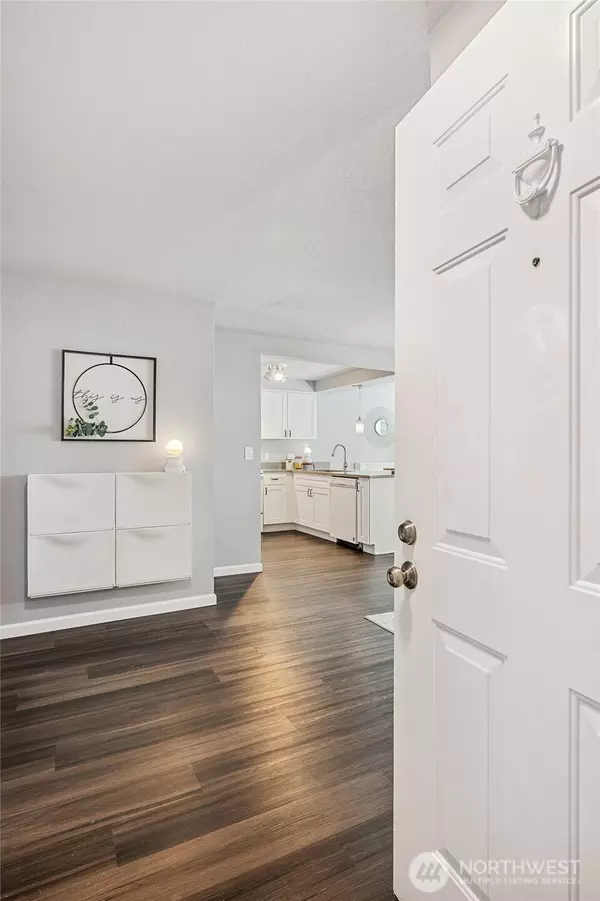 4231 NE 5th ST #C101, Renton, WA 98059