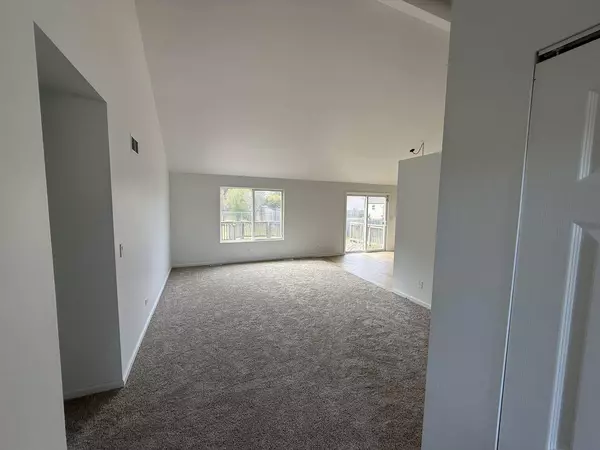 2010 Sunset CT, Zion, IL 60099