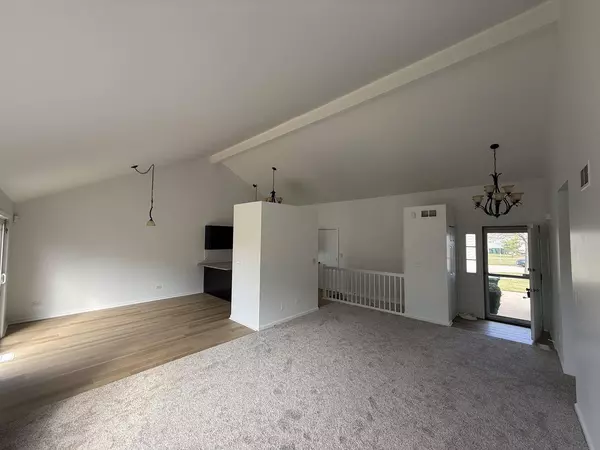 2010 Sunset CT, Zion, IL 60099