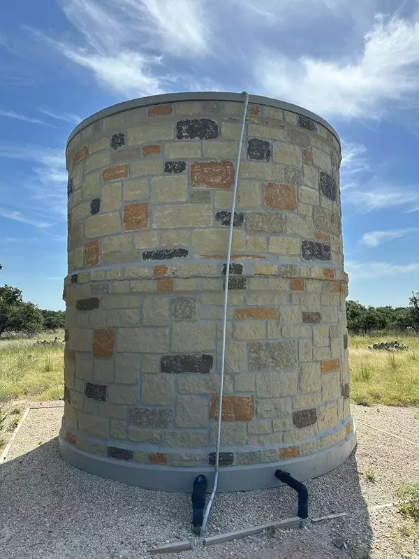 123 Lipan Loop, Harper, TX 78631