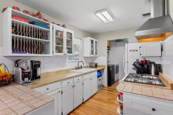 132 Silver Creek Ln E, Center Point, TX 78010