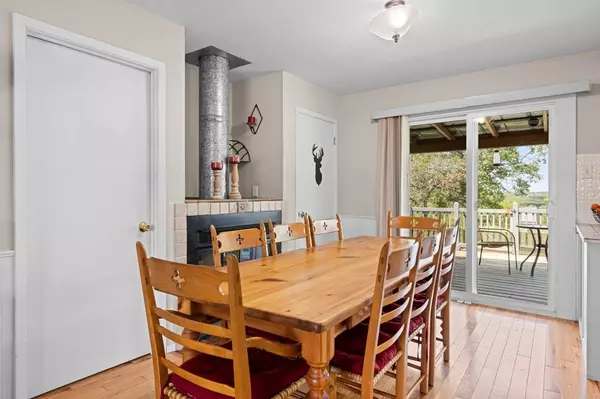 132 Silver Creek Ln E, Center Point, TX 78010