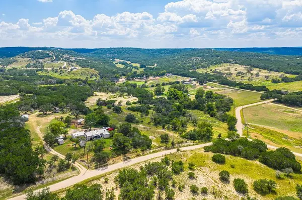 132 Silver Creek Ln E, Center Point, TX 78010