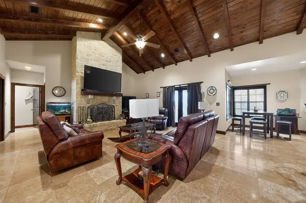 204 Red Oak Lane, Ingram, TX 78025