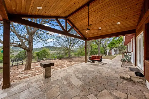 1094 Harper Rd, Kerrville, TX 78028