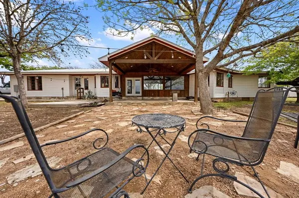 1094 Harper Rd, Kerrville, TX 78028