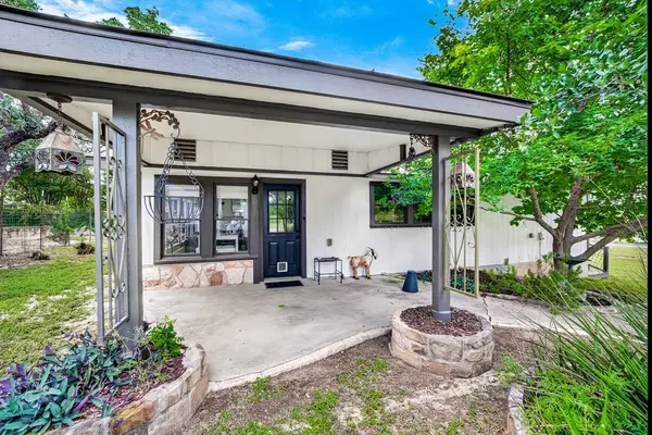 219 Indian Creek Rd, Ingram, TX 78025