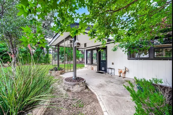 219 Indian Creek Rd, Ingram, TX 78025