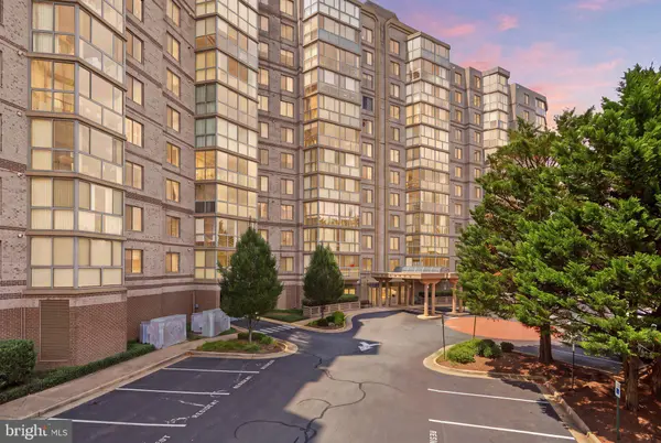 19385 CYPRESS RIDGE TERRACE #1122, Leesburg, VA 20176