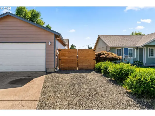 1033 ASH GROVE LOOP, Creswell, OR 97426