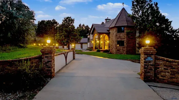 5325 Carriage Hills Pl, Rapid City, SD 57702