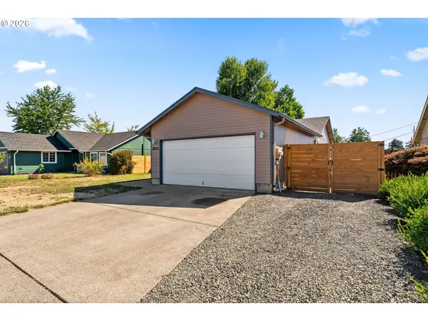 1033 ASH GROVE LOOP, Creswell, OR 97426