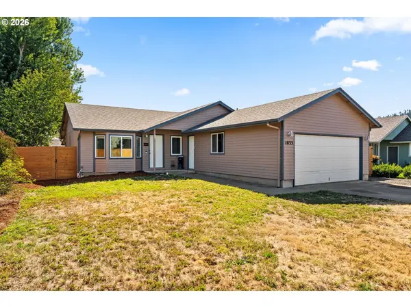 1033 ASH GROVE LOOP, Creswell, OR 97426