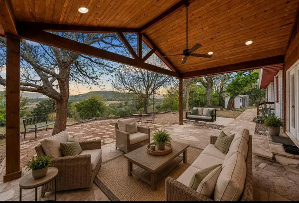 1094 Harper Rd, Kerrville, TX 78028