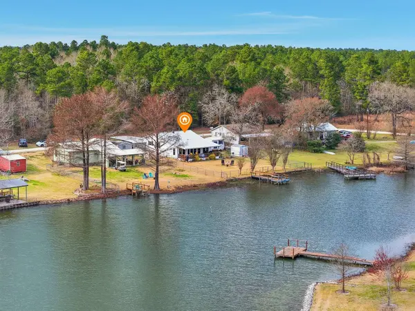 117 Horseshoe Lake DR W, Huntsville, TX 77320