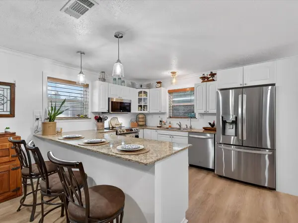 117 Horseshoe Lake DR W, Huntsville, TX 77320