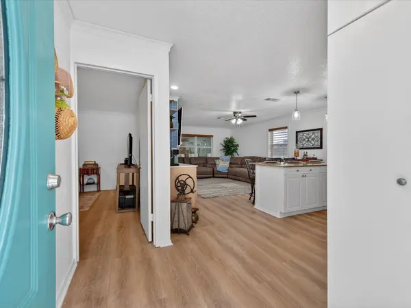 117 Horseshoe Lake DR W, Huntsville, TX 77320