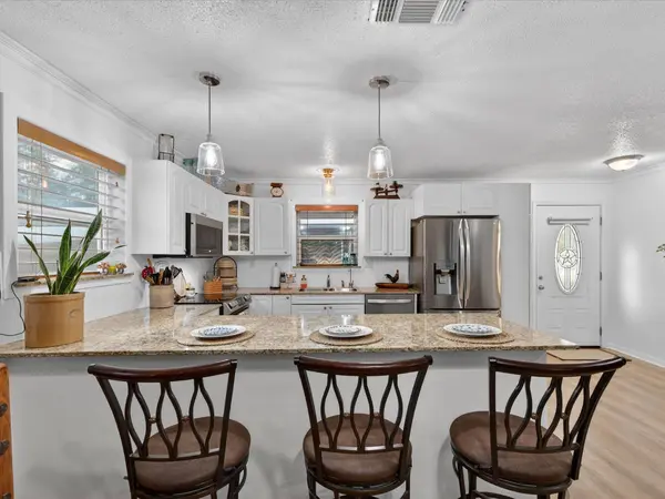 117 Horseshoe Lake DR W, Huntsville, TX 77320