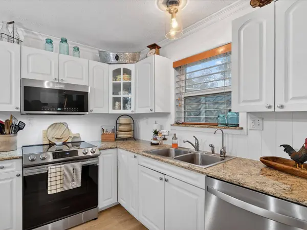 117 Horseshoe Lake DR W, Huntsville, TX 77320