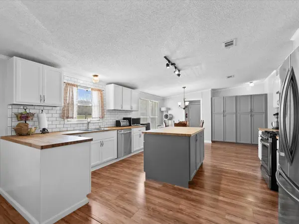 4 Ripple Creek DR, Huntsville, TX 77320