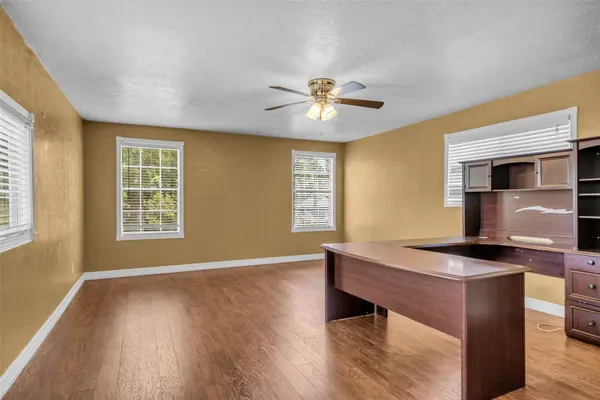 15301 Arrowhead LOOP W, Willis, TX 77378