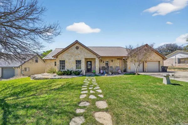 204 RED OAK LN, Ingram, TX 78025