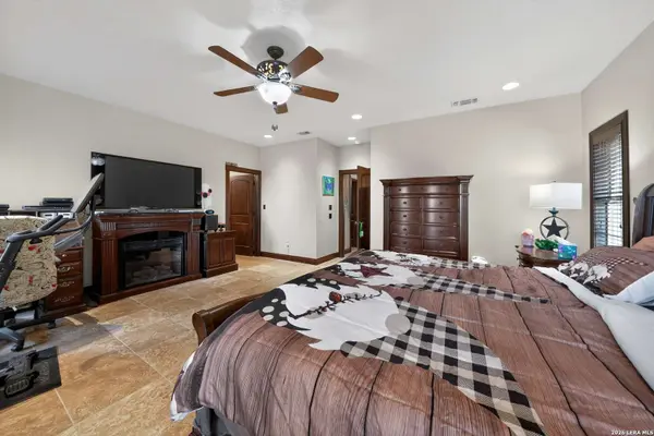 204 RED OAK LN, Ingram, TX 78025