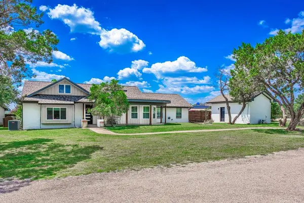 102 Bowie Dr, Kerrville, TX 78028