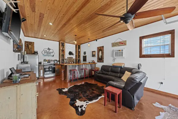 125 Headwaters Dr, Mountain Home, TX 78058