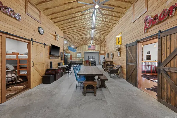 125 Headwaters Dr, Mountain Home, TX 78058